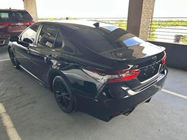 Used 2022 Toyota Camry SE FWD image 2