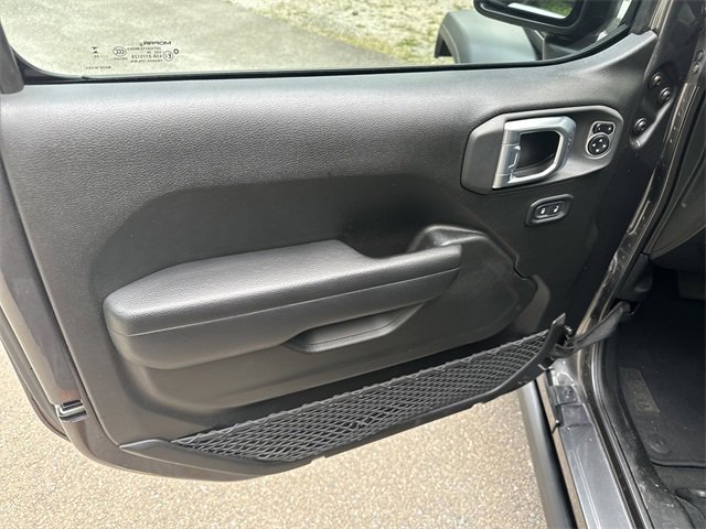 Used 2024 Jeep Gladiator Rubicon w/ Technology Group image 10