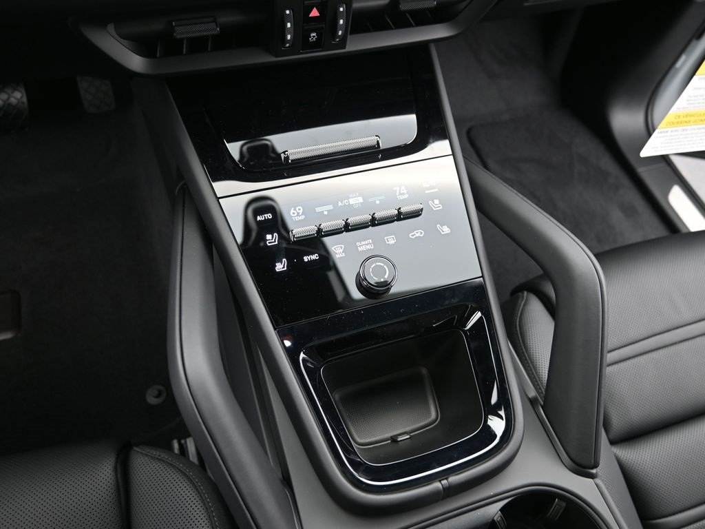 New 2026 Porsche Cayenne Coupe image 23