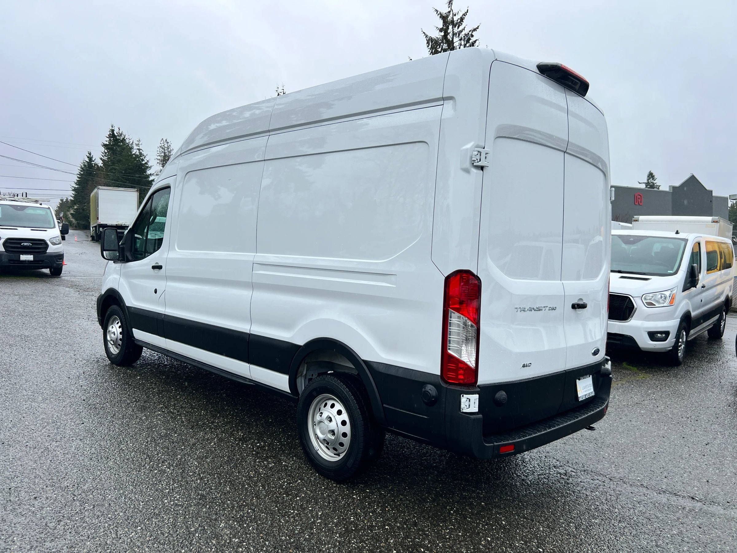 Used 2025 Ford Transit 250 148 High Roof AWD image 5