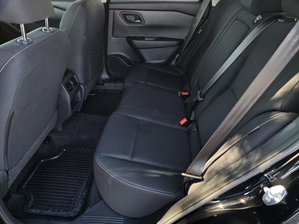Used 2025 Nissan Rogue S image 11