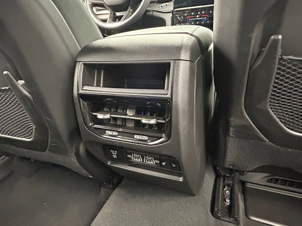 Used 2024 Jeep Grand Cherokee Limited w/ Luxury Tech Group II image 40