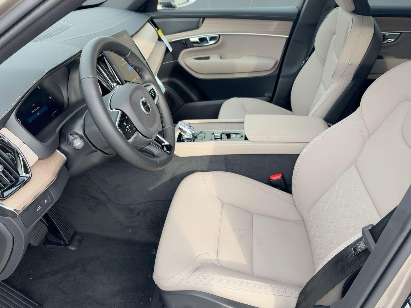 New 2026 Volvo XC90 T8 Plus w/ Protection Package Premier image 5