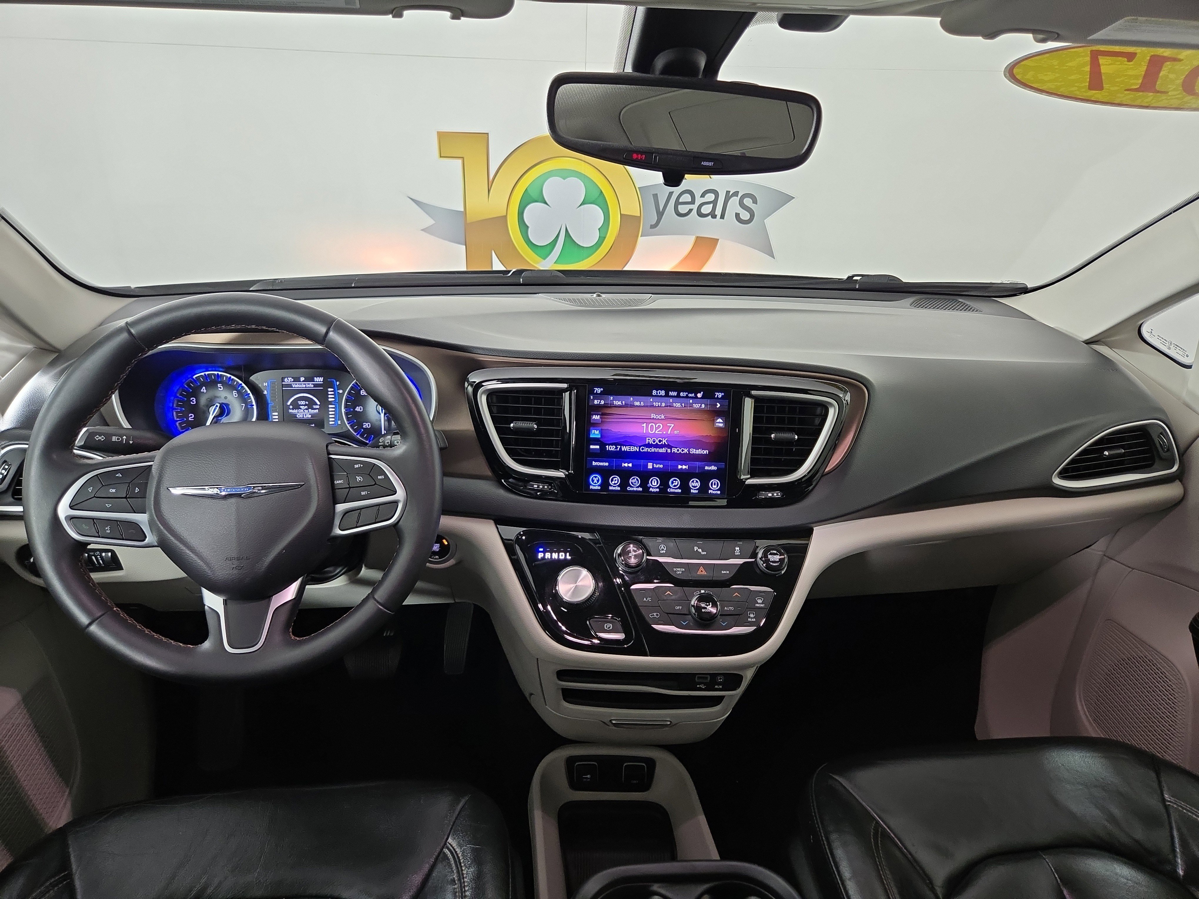 Used 2017 Chrysler Pacifica Touring-L image 15