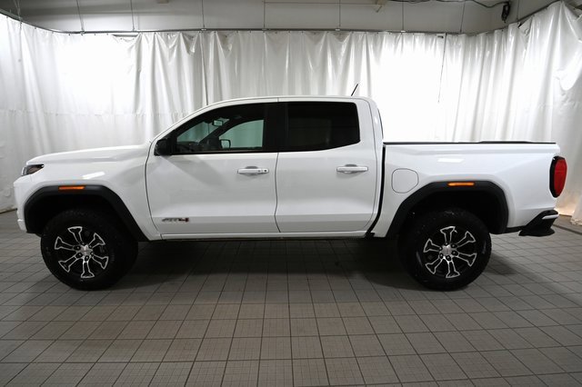 Used 2024 GMC Canyon AT4 image 10