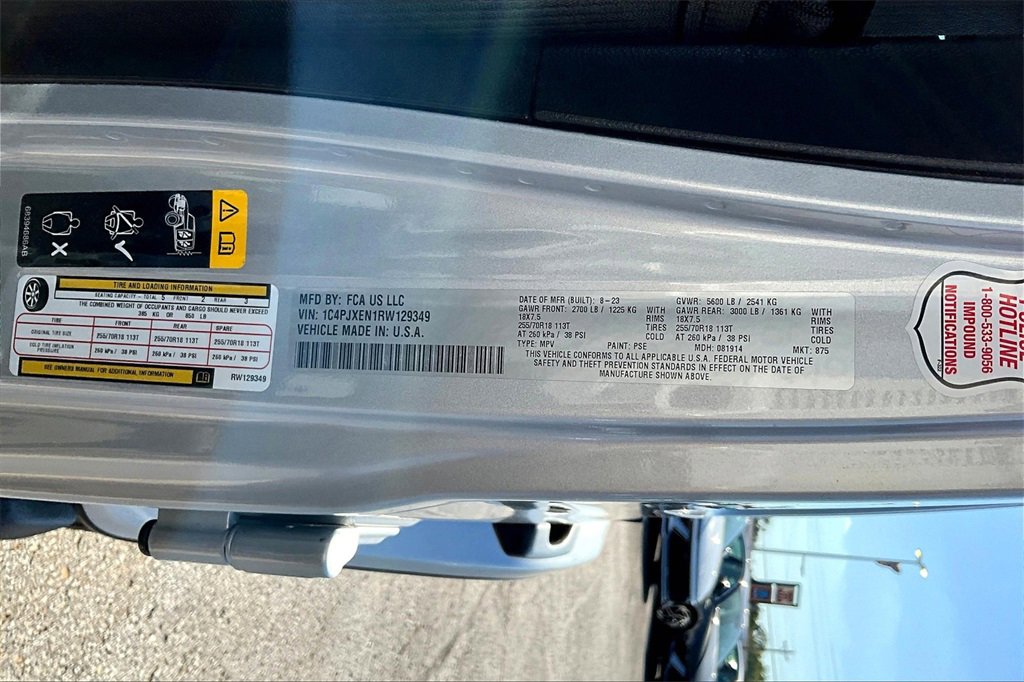 Used 2024 Jeep Wrangler Sahara image 35