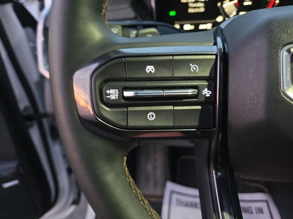 Used 2025 GMC Acadia AT4 w/ Luxury Package image 18