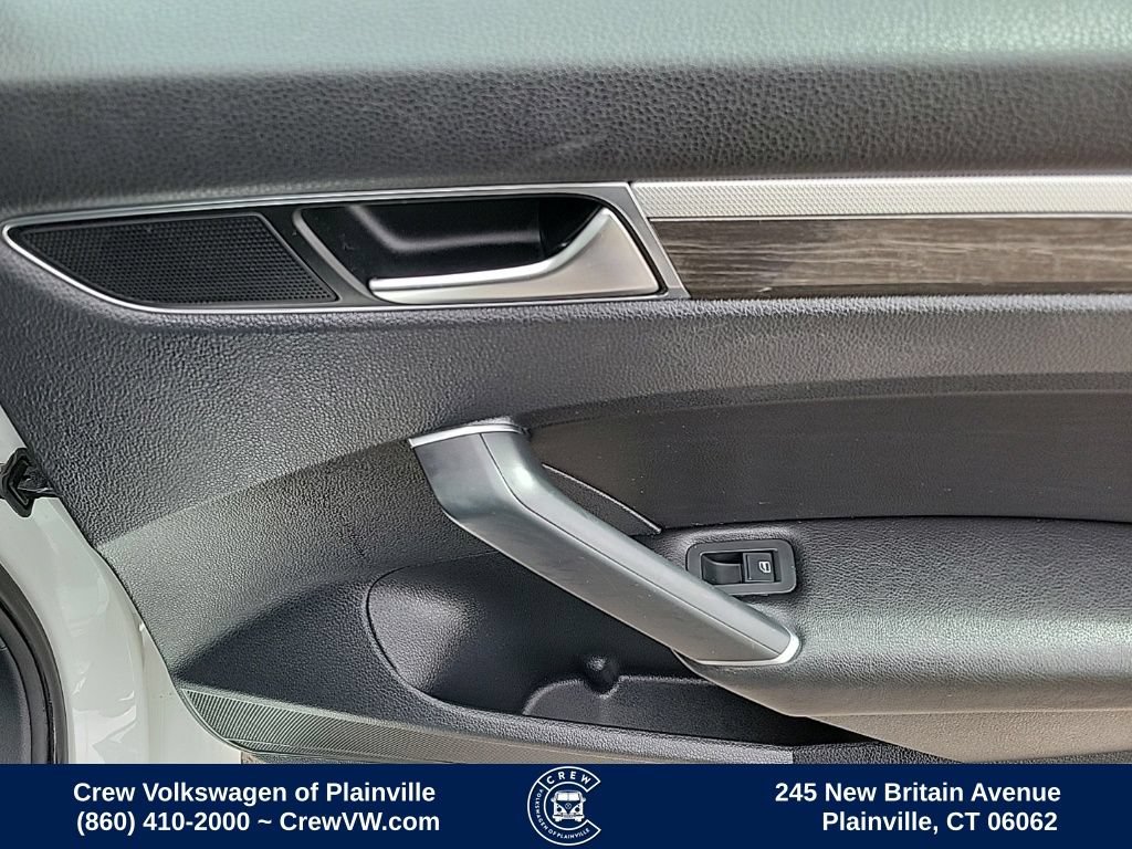 Used 2018 Volkswagen Passat 2.0T SE FWD image 46