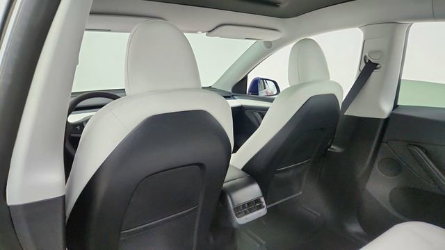 Used 2024 Tesla Model Y Performance AWD/4WD image 31
