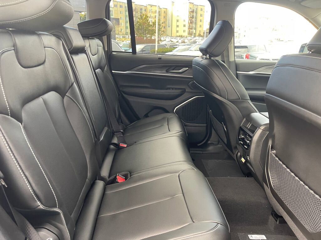 New 2024 Jeep Grand Cherokee Limited 4xe w/ Luxury Tech Group II image 13