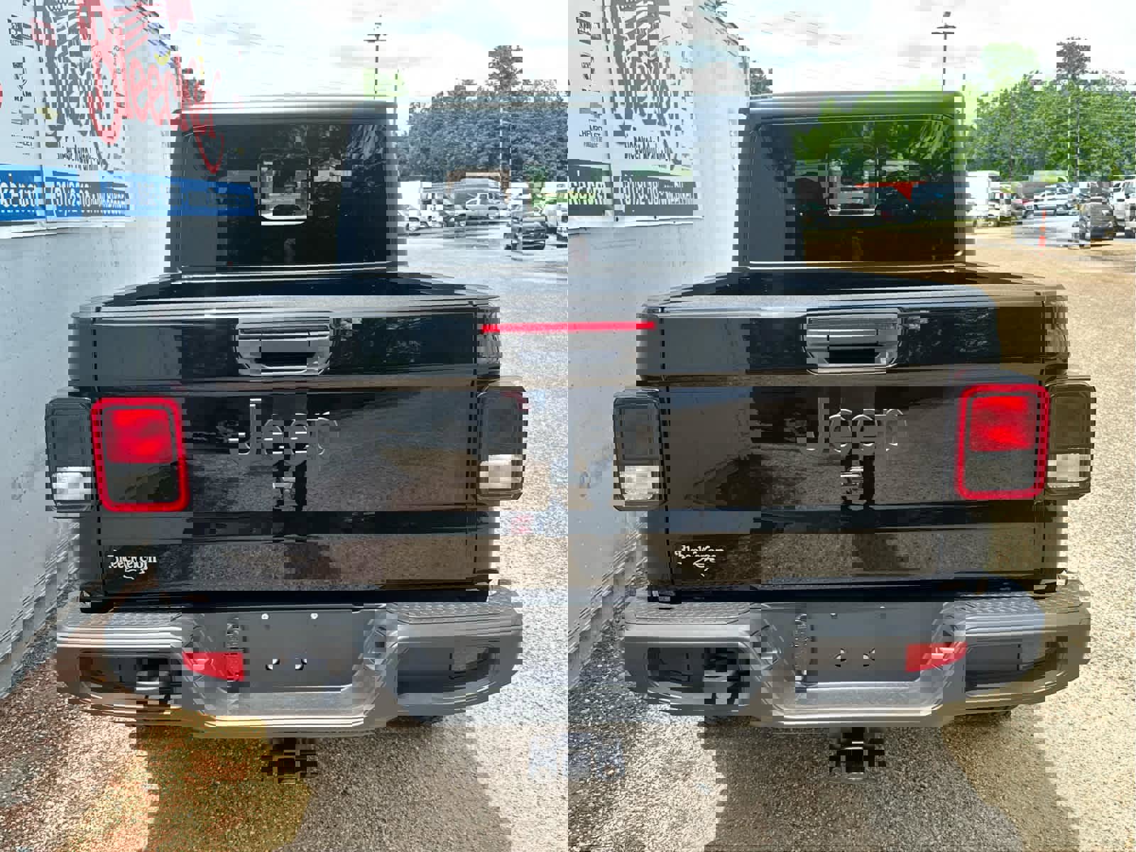 New 2025 Jeep Gladiator Sport image 4