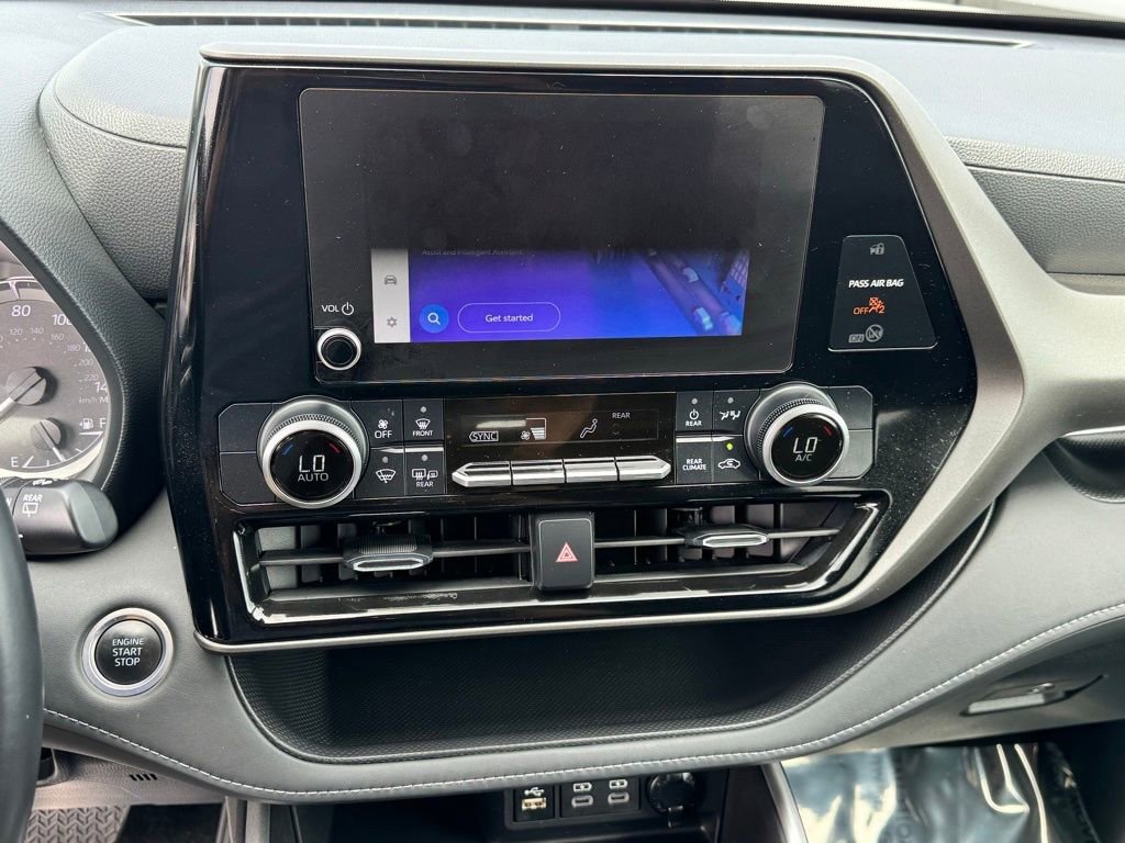 Used 2024 Toyota Highlander LE image 7