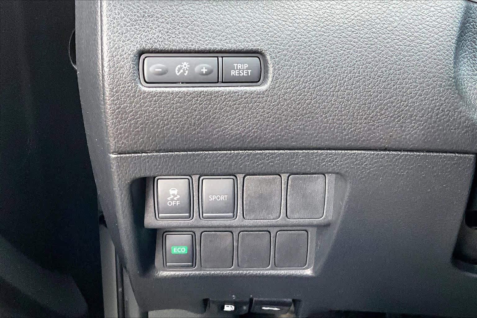 Used 2015 Nissan Rogue S FWD image 34