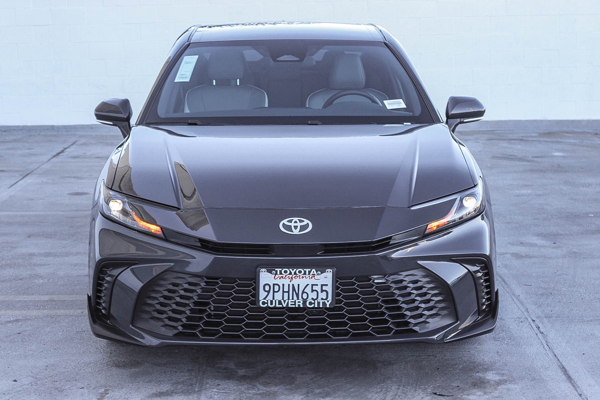 Used 2025 Toyota Camry SE image 2