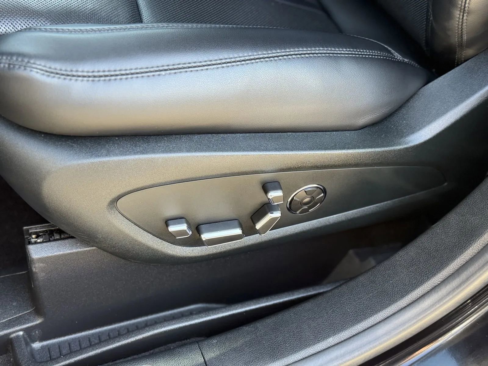 Used 2023 Lincoln Nautilus Reserve w/ Equipment Group 201A image 45