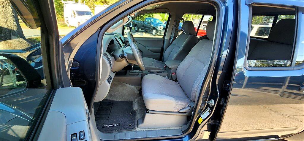 Used 2017 Nissan Frontier SV image 19