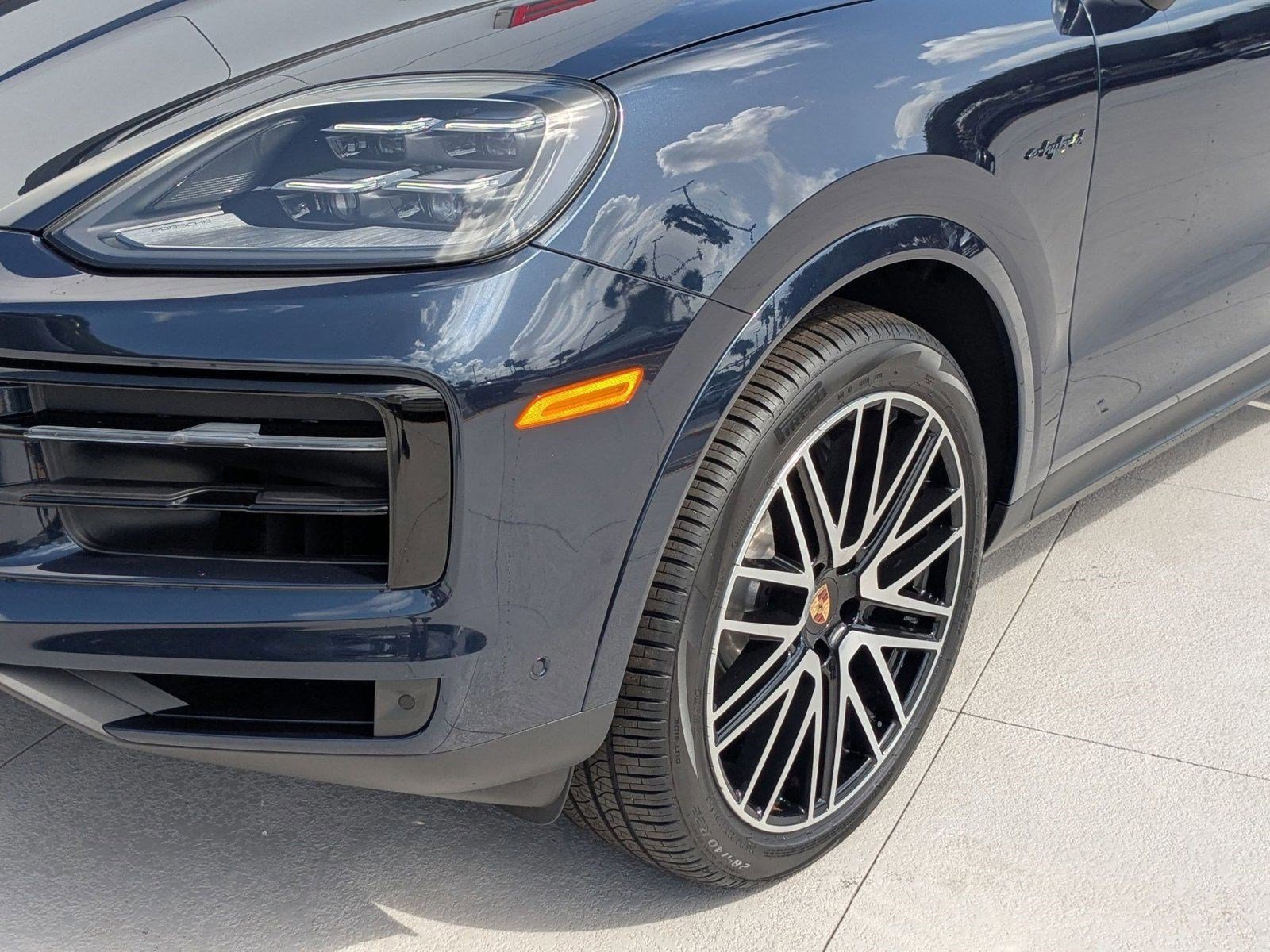 New 2025 Porsche Cayenne E-Hybrid image 12