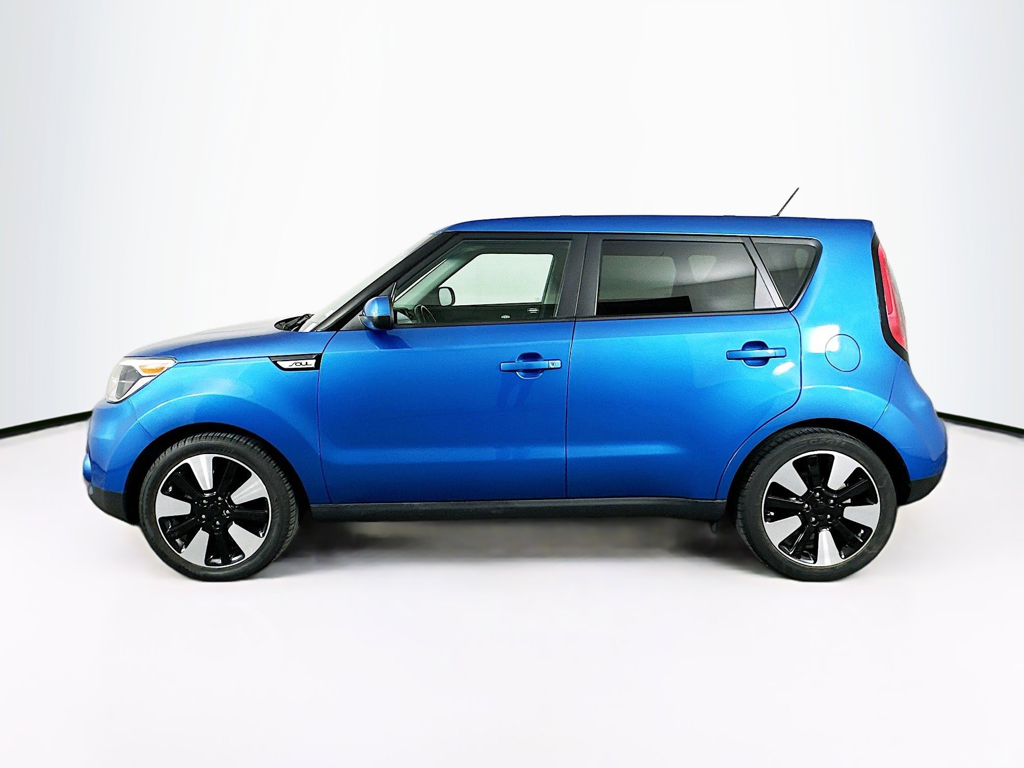 Used 2018 Kia Soul + image 4