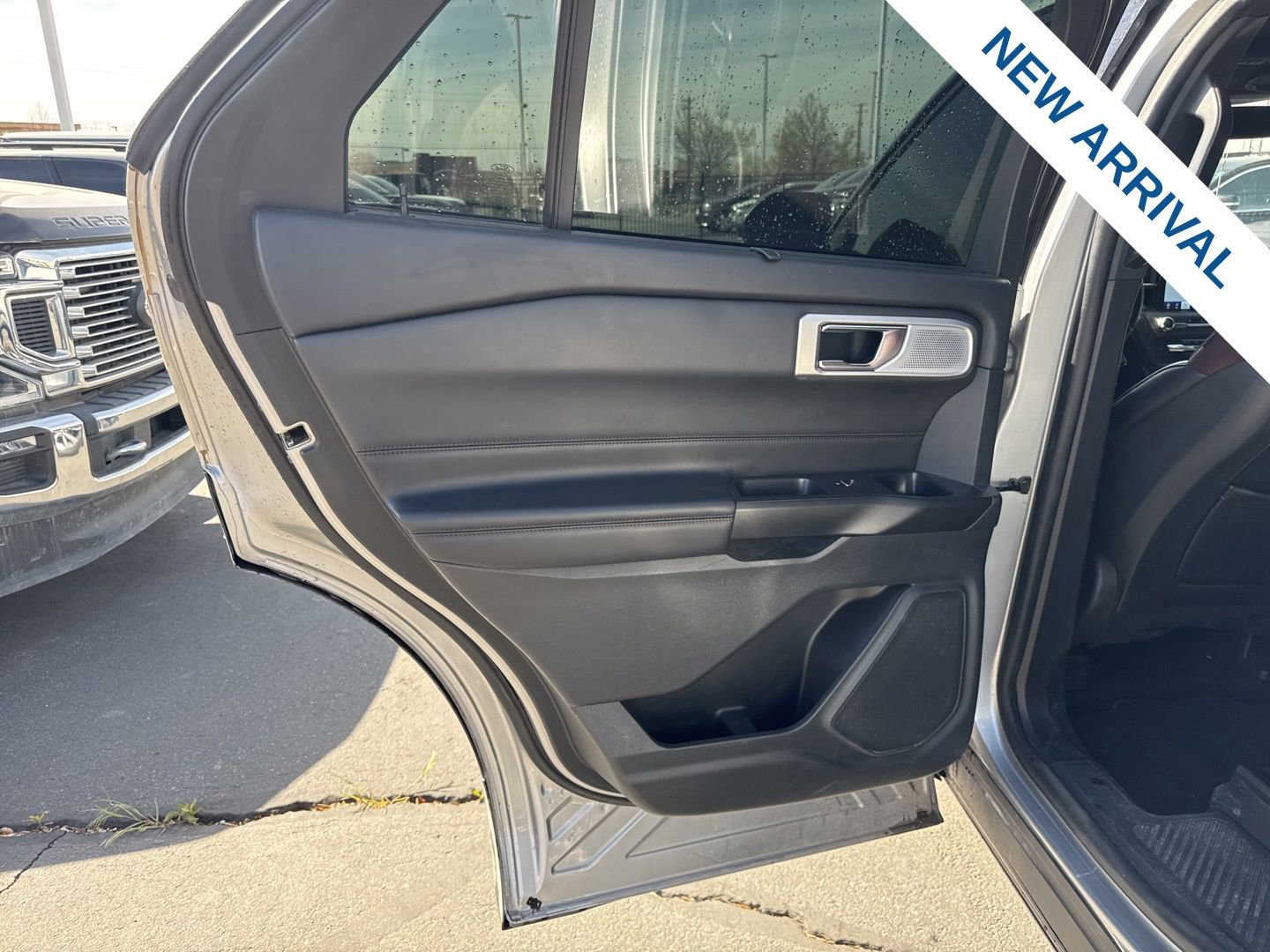 Used 2020 Ford Explorer Platinum w/ Premium Technology Package image 17