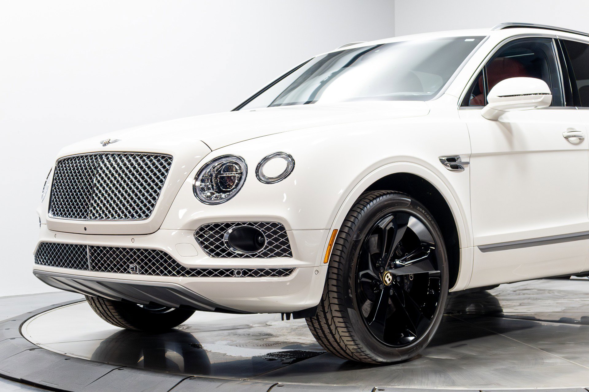 Used 2020 Bentley Bentayga image 4