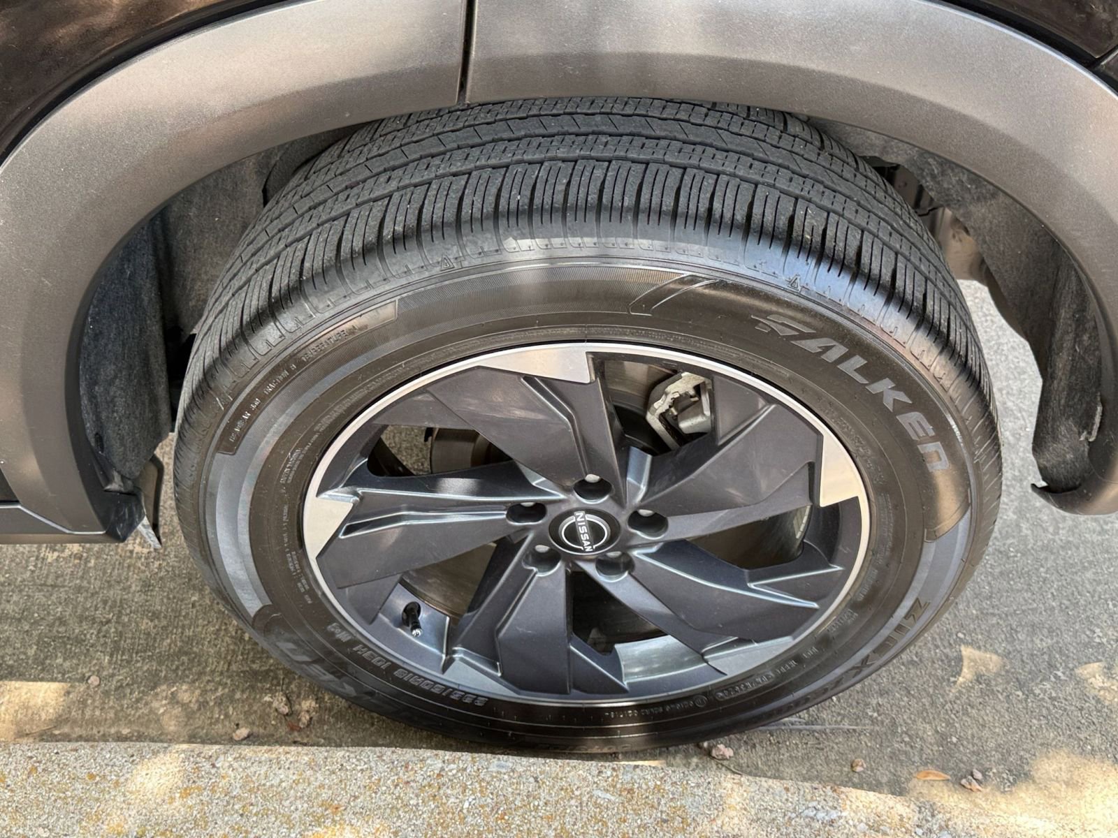 Used 2025 Nissan Rogue SV FWD image 31