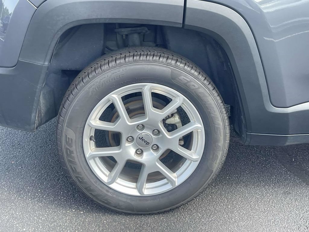 Used 2023 Jeep Renegade Latitude AWD/4WD image 8