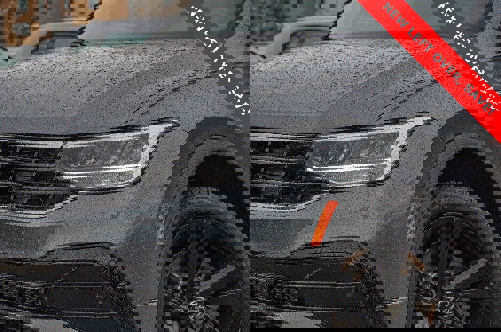 Used 2024 Volkswagen Tiguan SE R-Line image 3