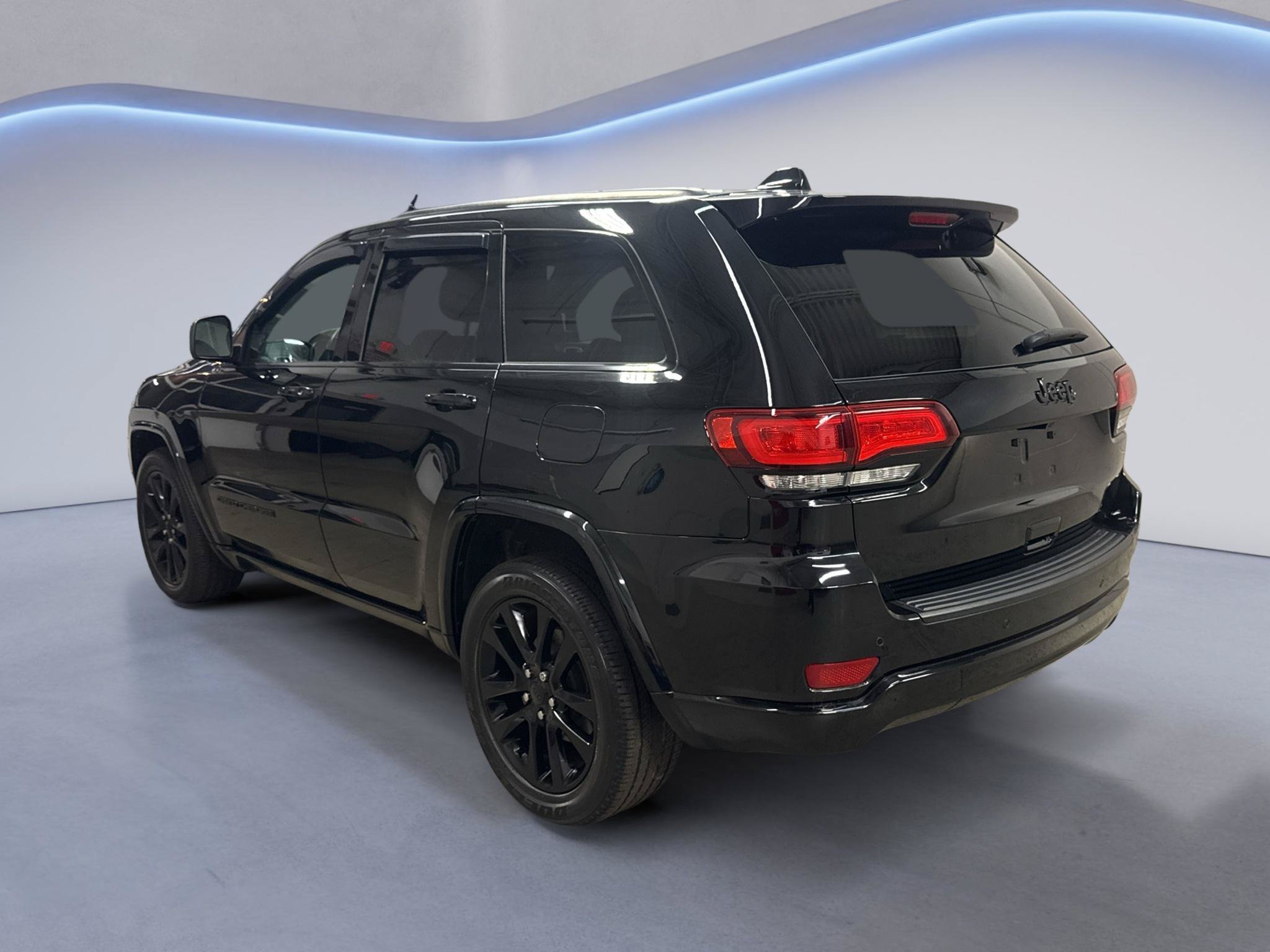 Used 2019 Jeep Grand Cherokee Altitude RWD image 5