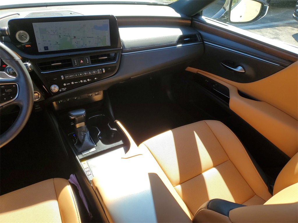 Used 2024 Lexus ES 300h w/ Premium Package image 16