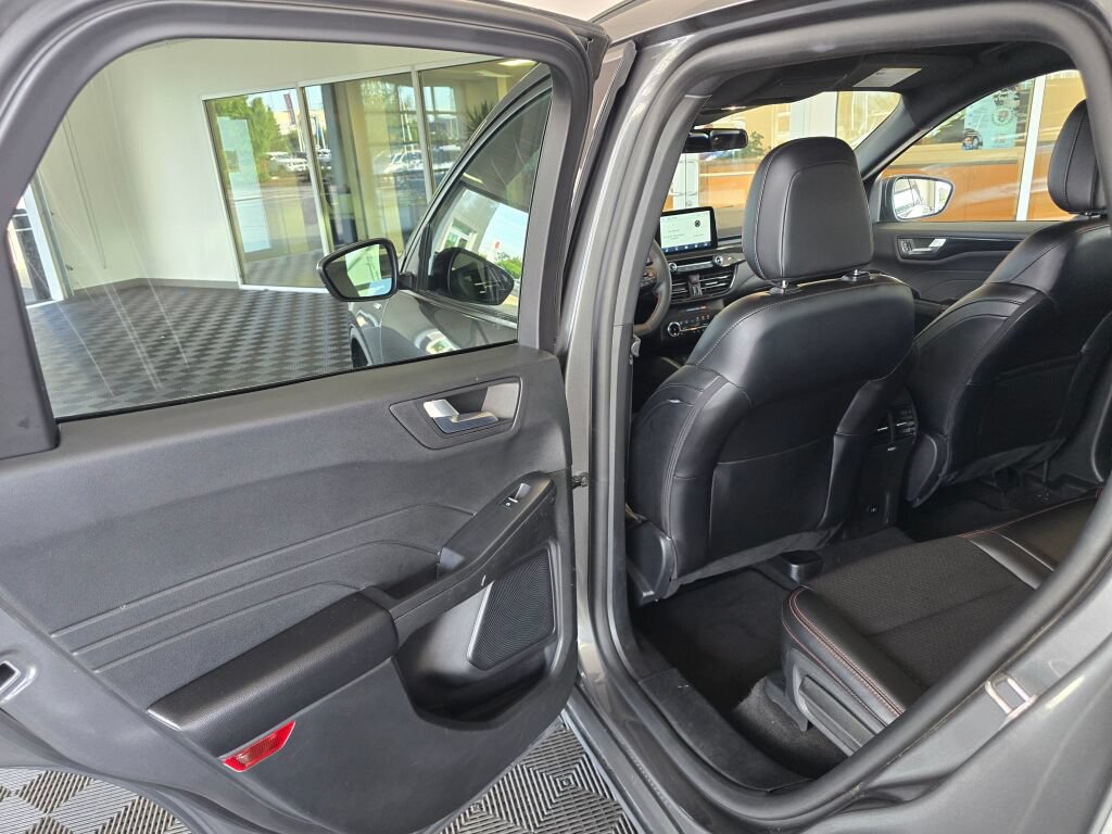 Used 2025 Ford Escape ST-Line Select AWD/4WD image 34