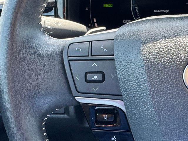 Used 2025 Toyota Camry SE w/ Convenience Package FWD image 17