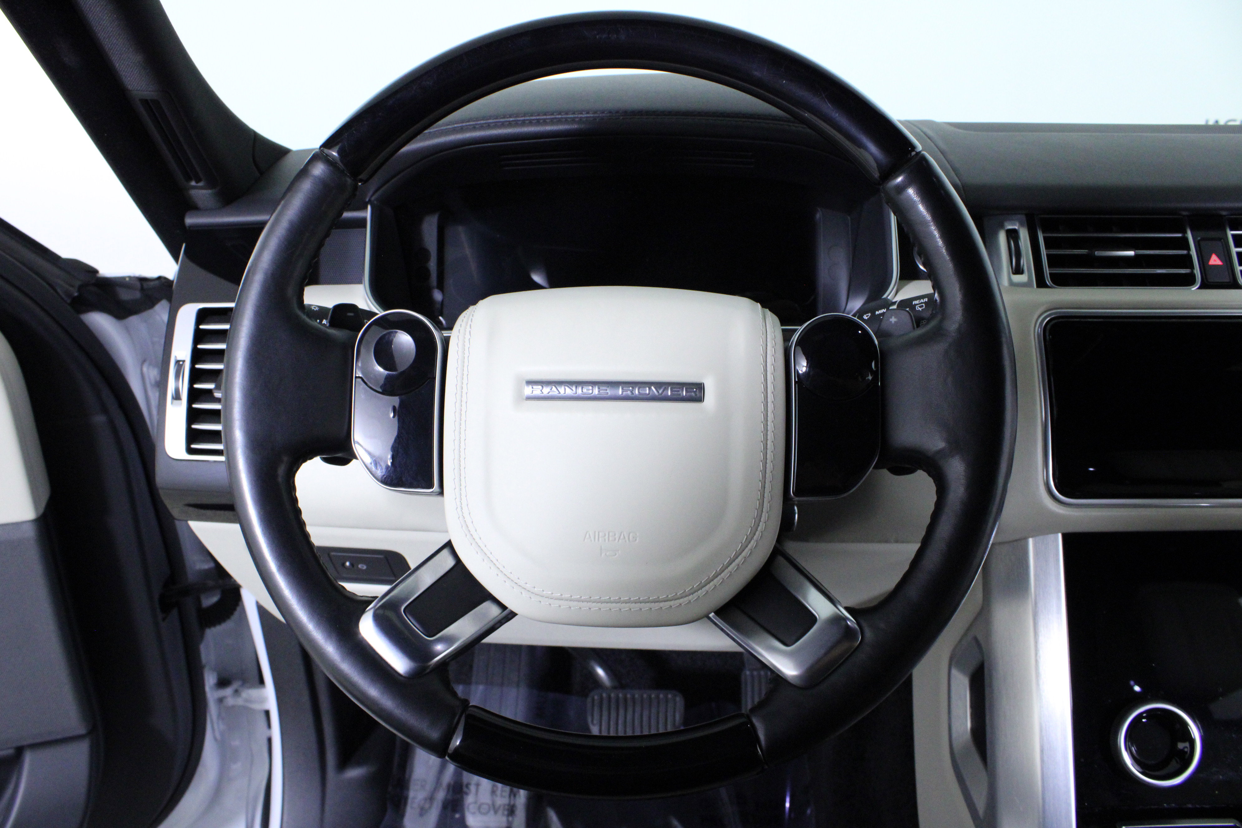 Used 2020 Land Rover Range Rover HSE image 22