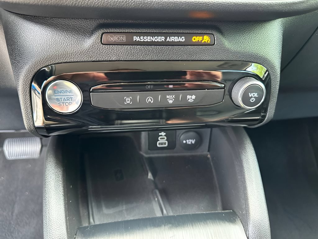 Used 2025 Ford Escape Platinum AWD/4WD image 23