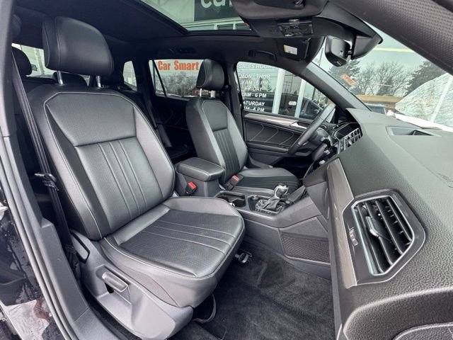 Used 2022 Volkswagen Tiguan SE R-Line image 12