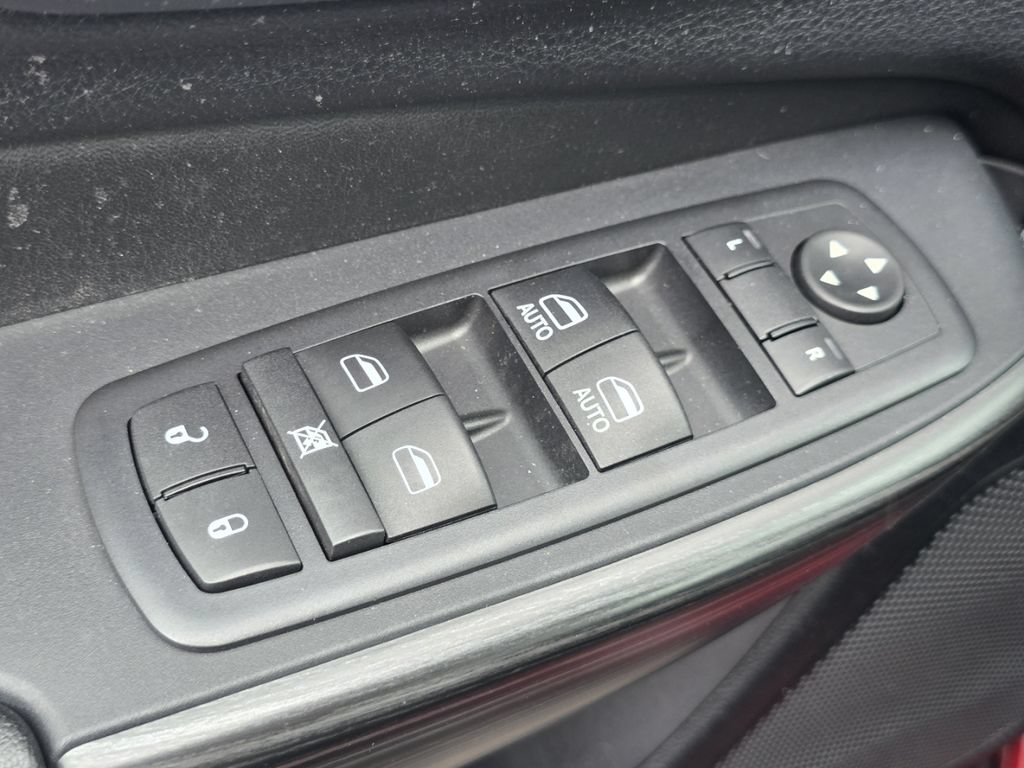 Used 2017 Jeep Cherokee Limited AWD/4WD image 25
