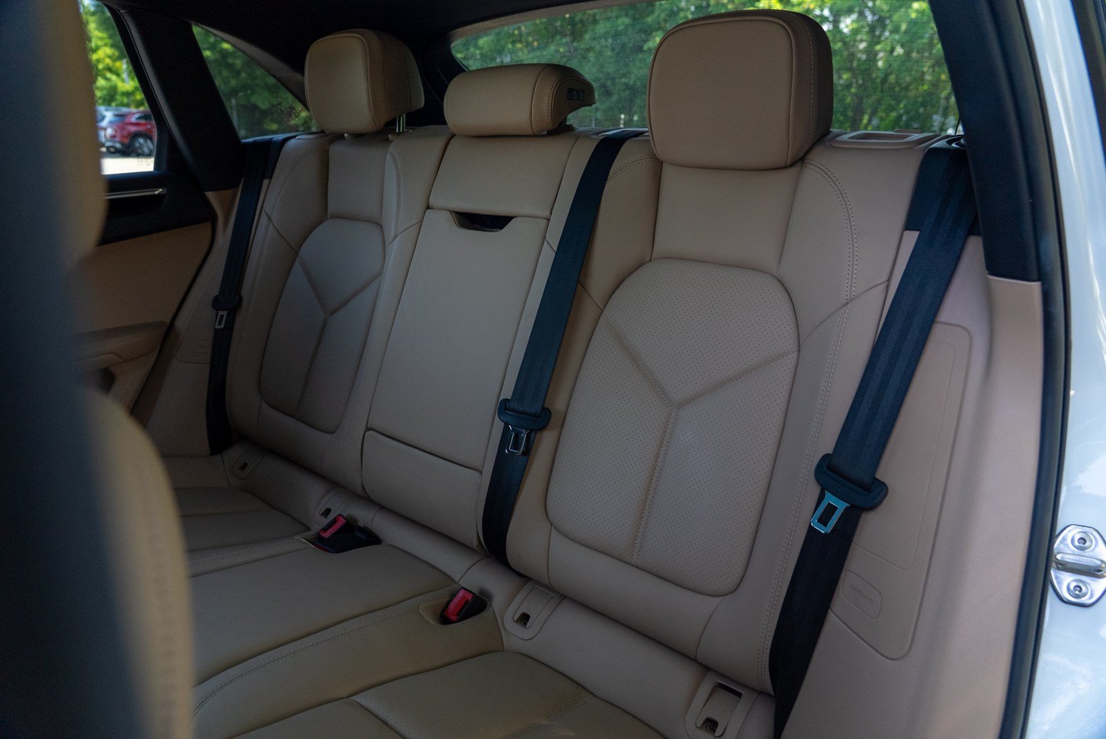 Certified 2021 Porsche Macan AWD/4WD image 40