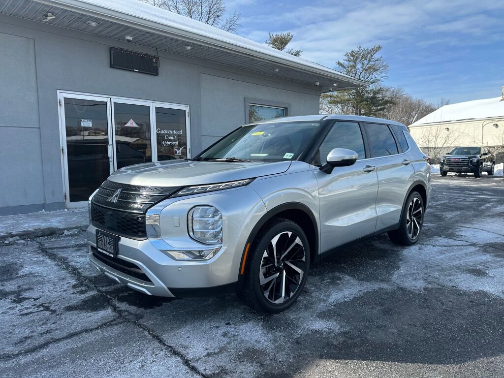 Used 2022 Mitsubishi Outlander SE image 3