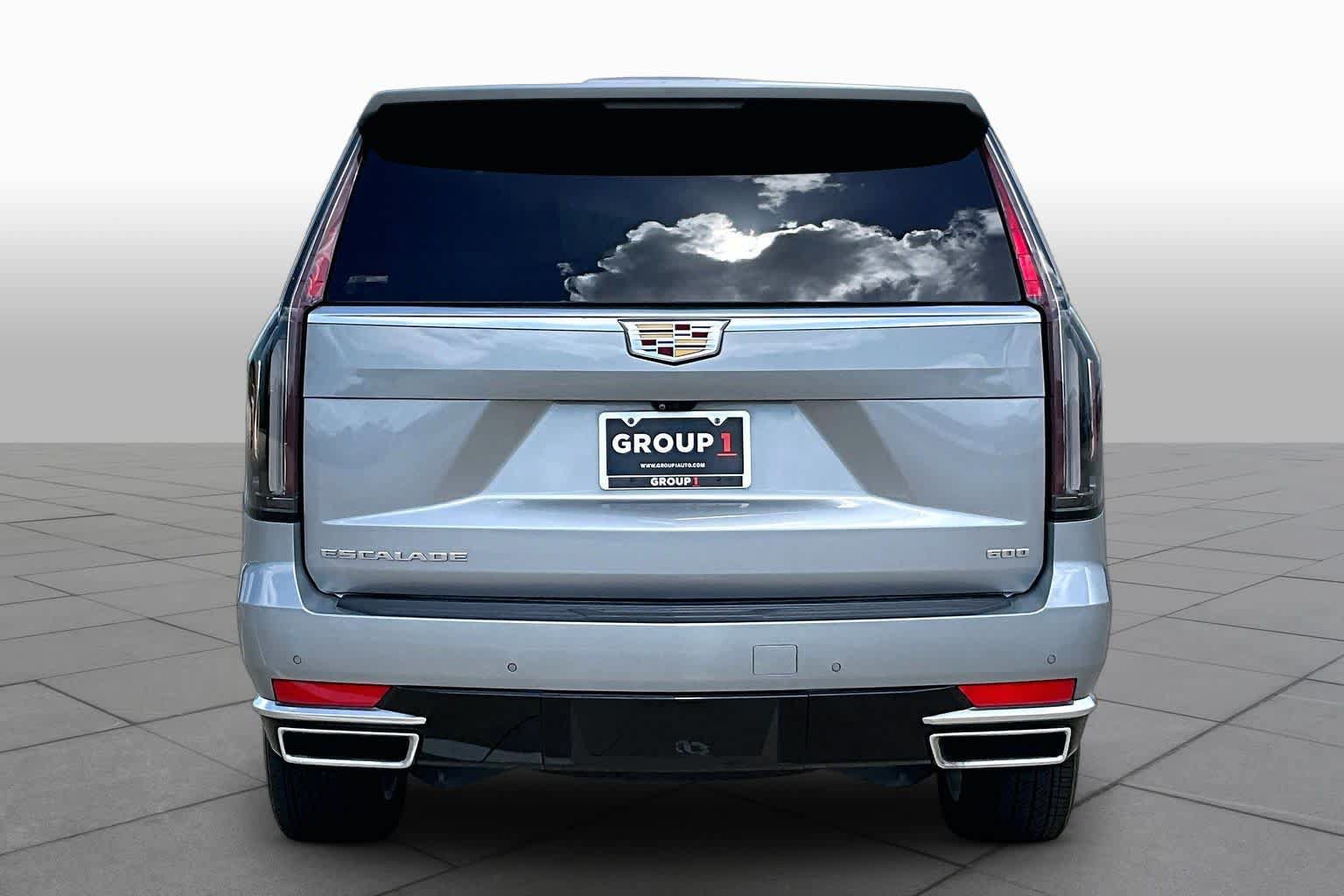 Used 2024 Cadillac Escalade Premium Luxury RWD image 4