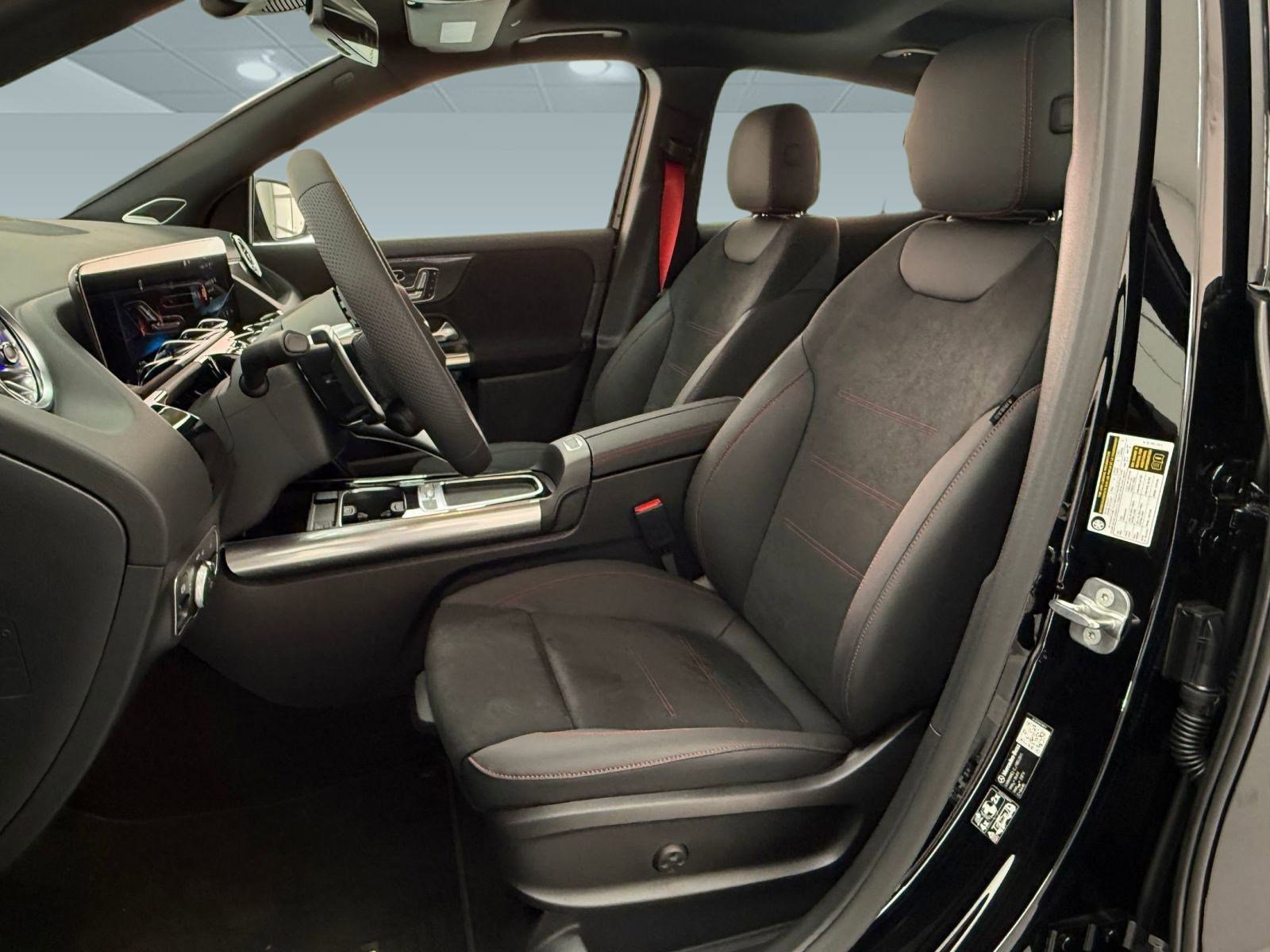 New 2026 Mercedes-Benz GLA 35 AMG 4MATIC image 5