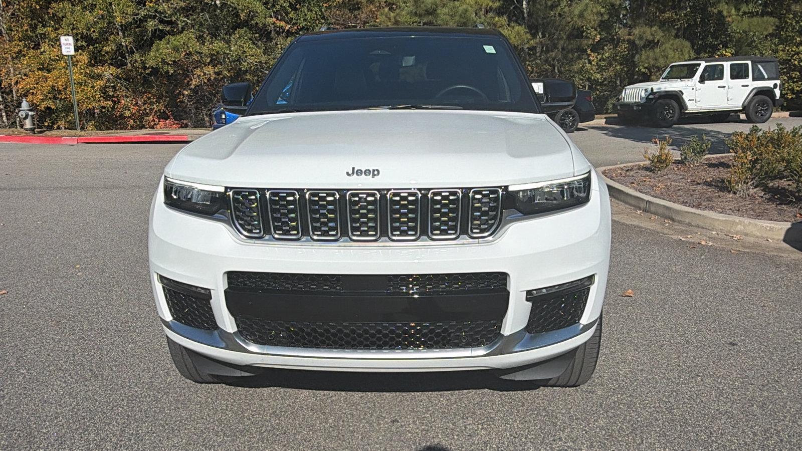 Used 2022 Jeep Grand Cherokee L Summit w/ Advanced Protech Group IV AWD/4WD image 3