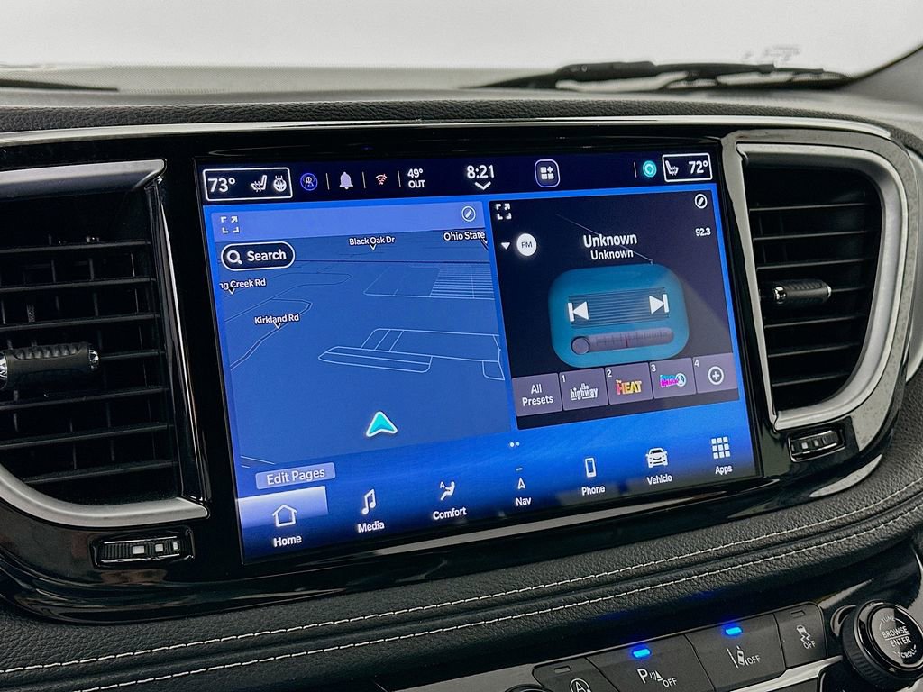 Certified 2025 Chrysler Pacifica Limited FWD image 24