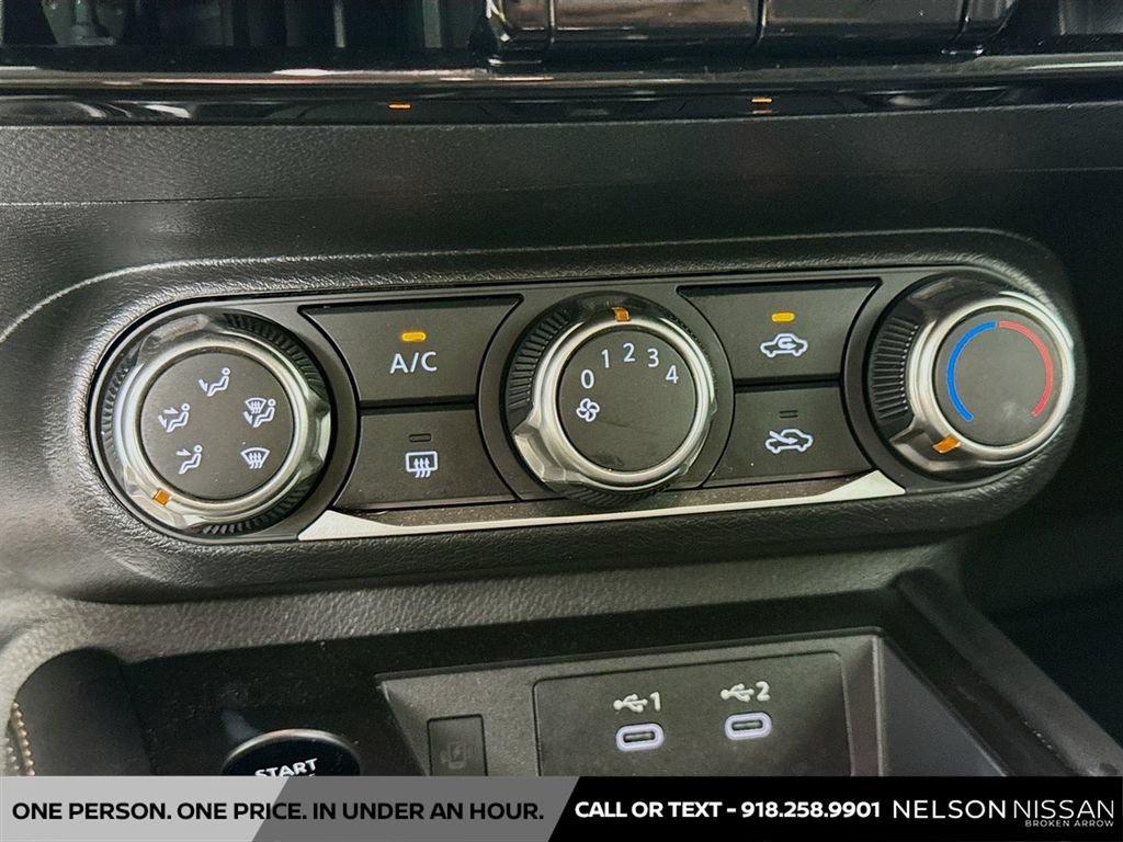 Used 2025 Nissan Kicks SV AWD/4WD image 15