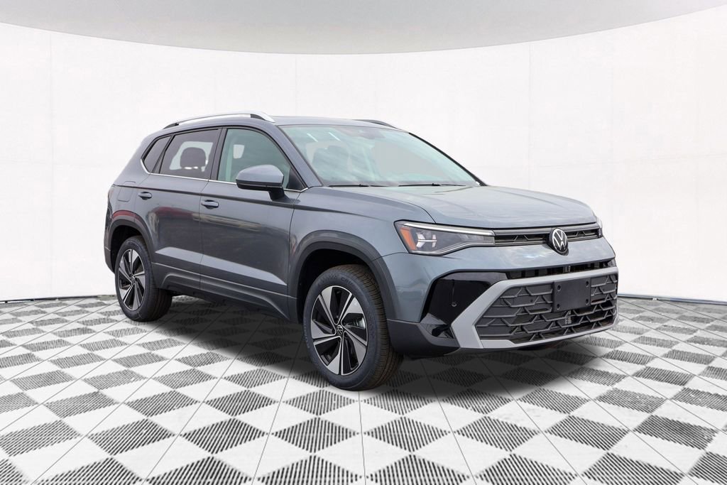 Used 2025 Volkswagen Taos SE AWD/4WD image 8