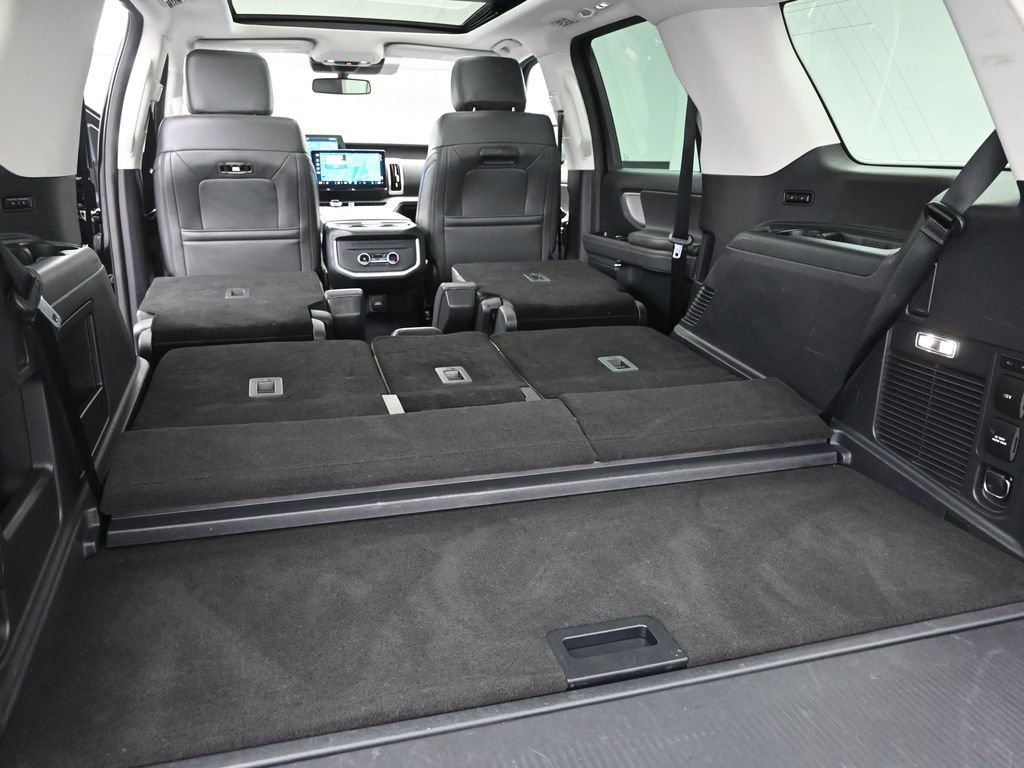 Used 2025 Ford Expedition Active image 11