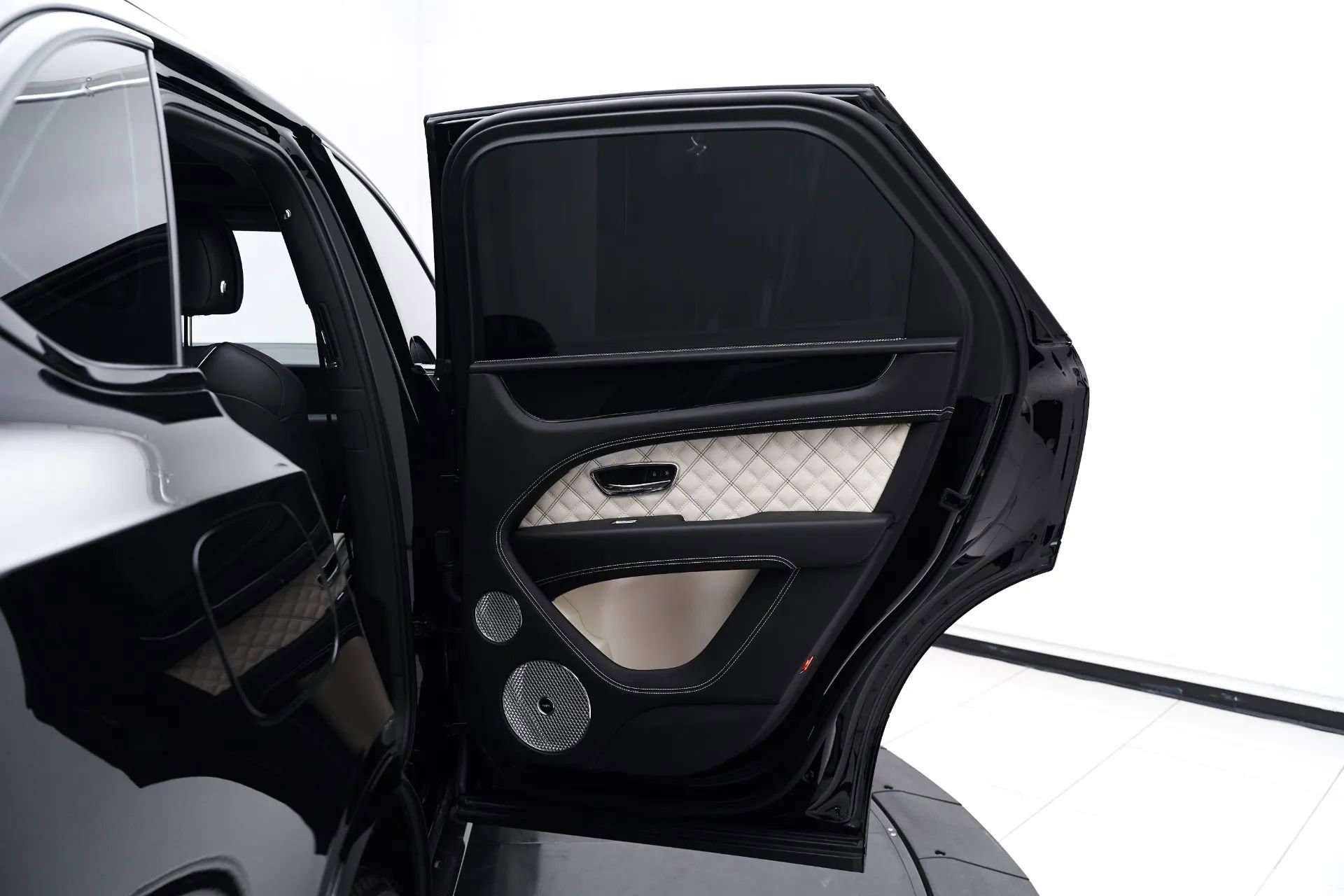 Used 2021 Bentley Bentayga w/ First Edition Specification AWD/4WD image 28