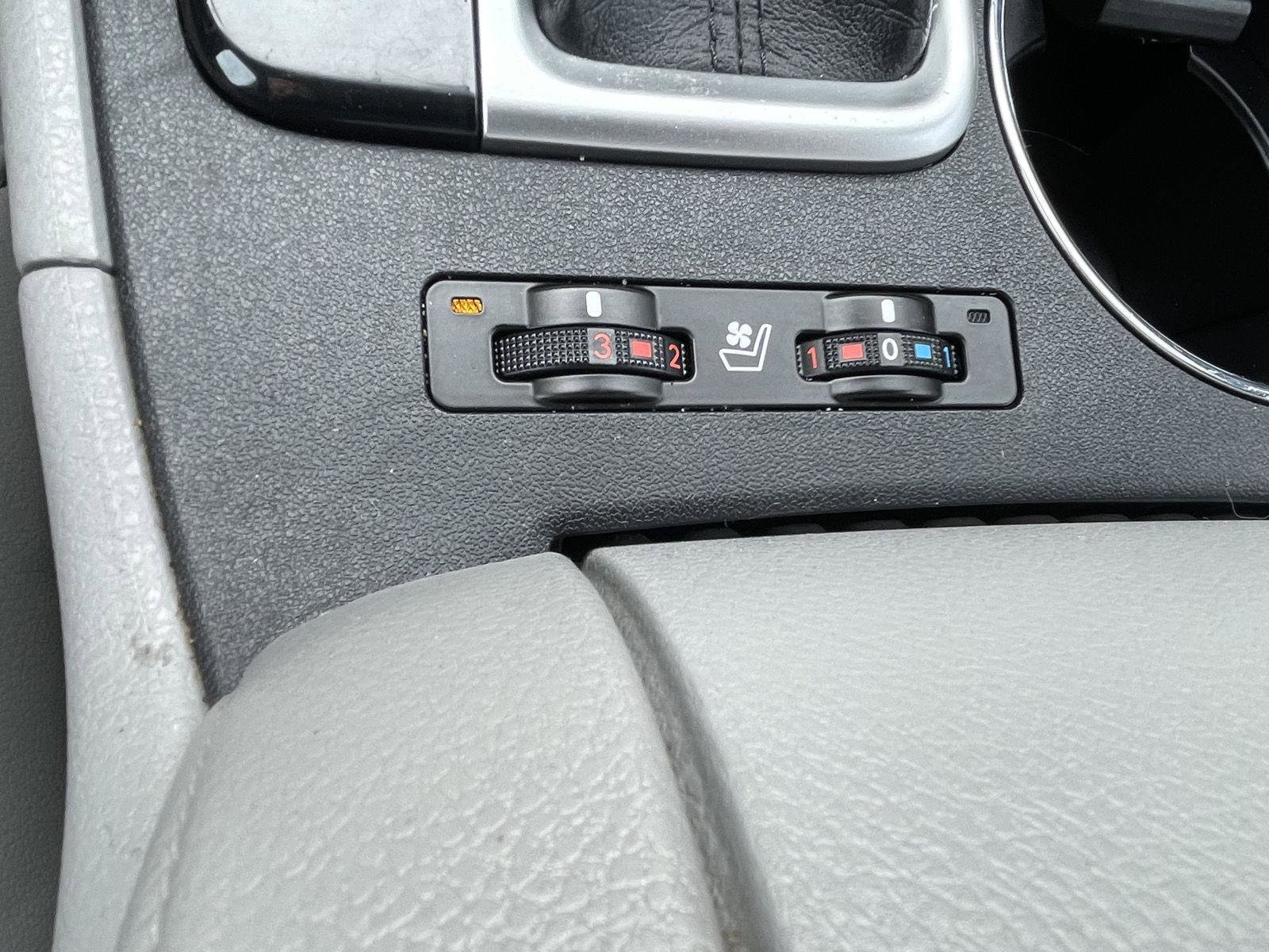 Used 2019 Toyota Highlander Limited image 22