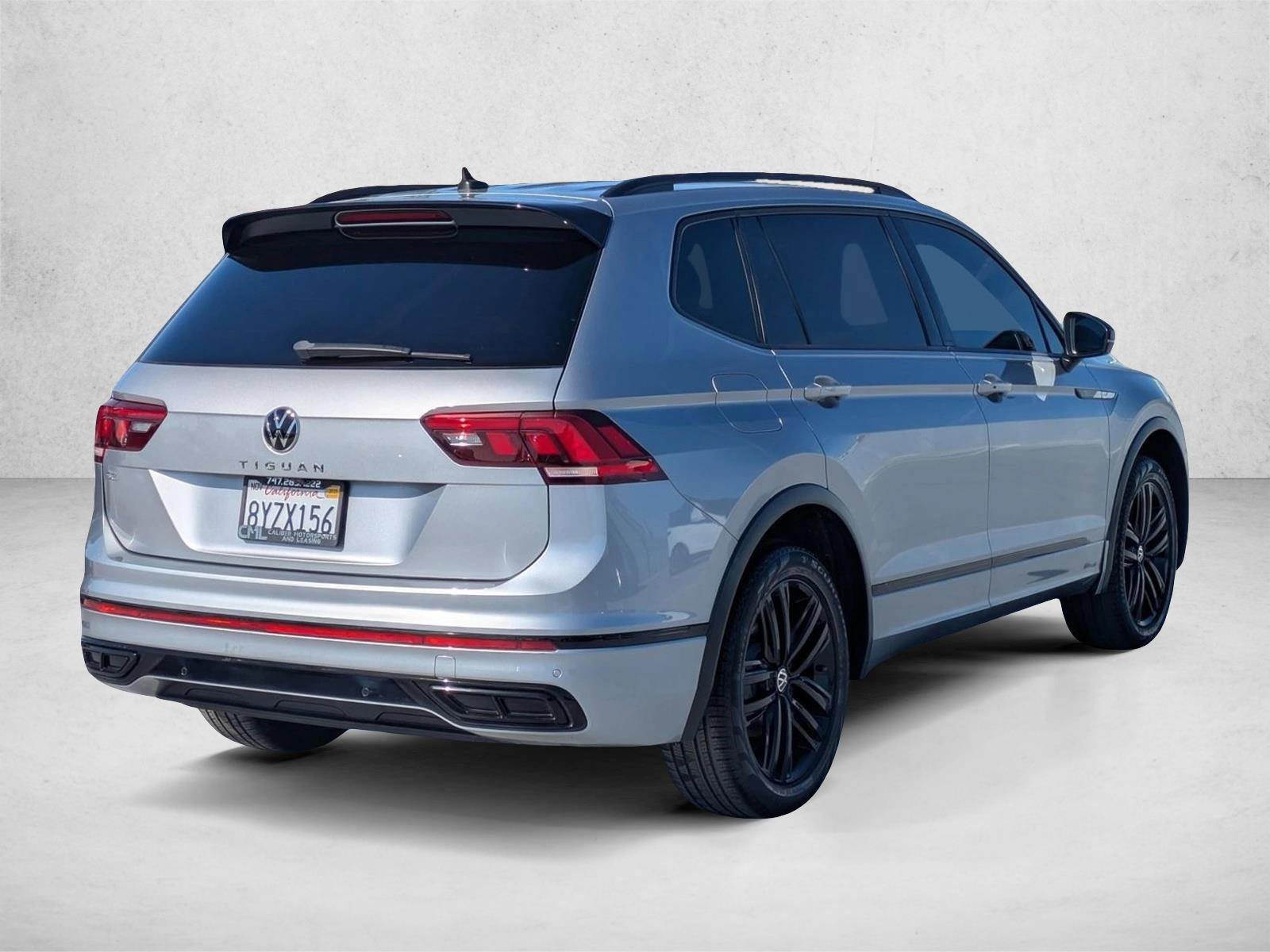 Used 2022 Volkswagen Tiguan SE R-Line FWD image 5