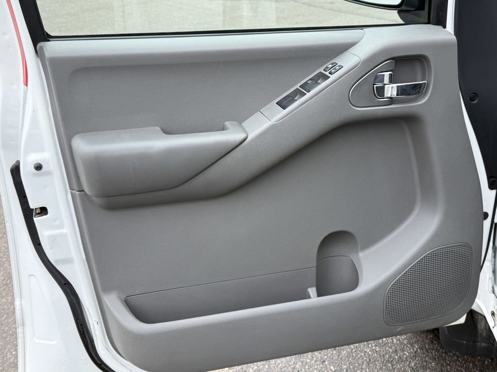 Used 2013 Nissan Frontier Desert Runner image 10