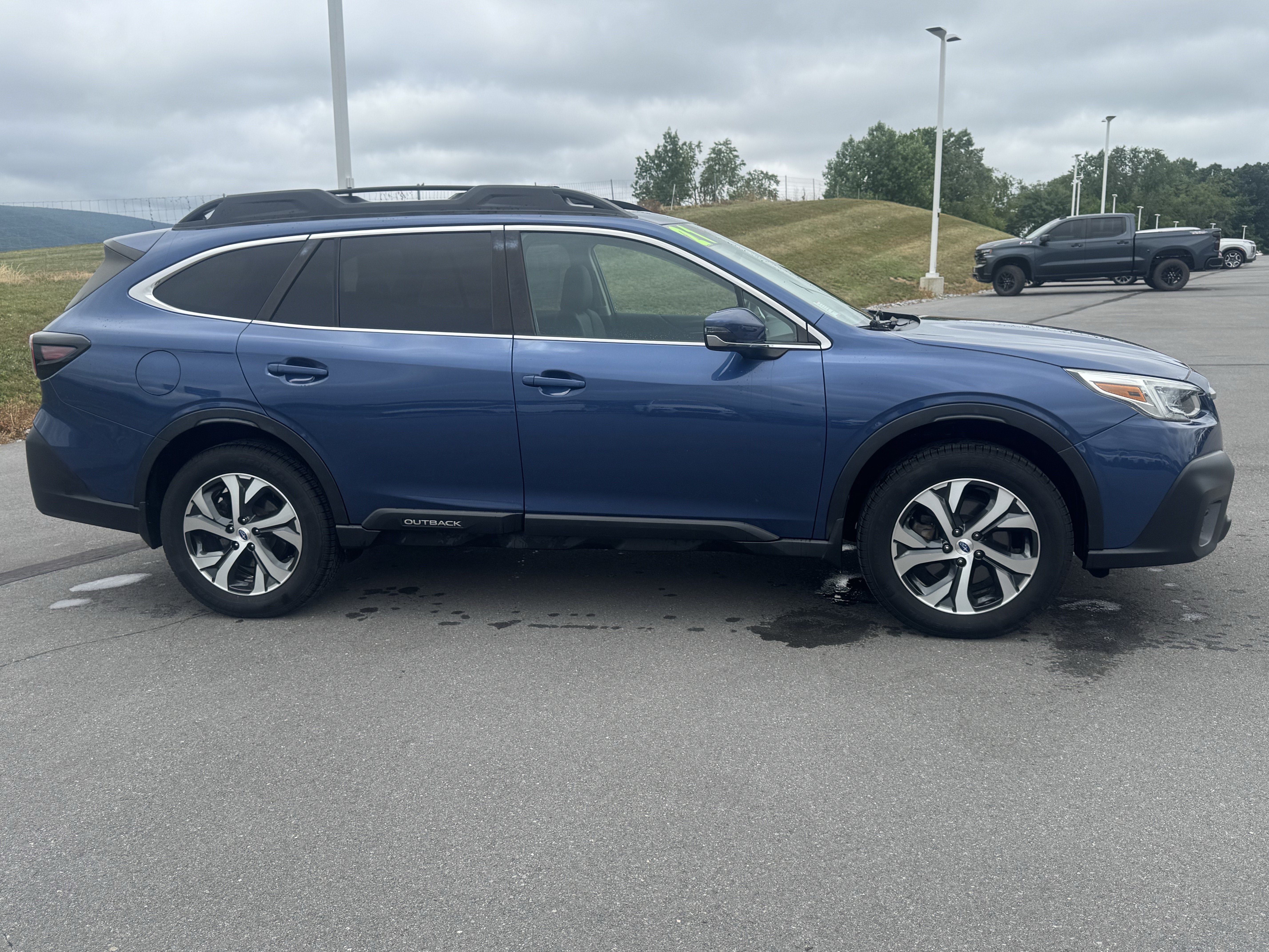 Used 2021 Subaru Outback Limited w/ Popular Package #2 AWD/4WD image 3
