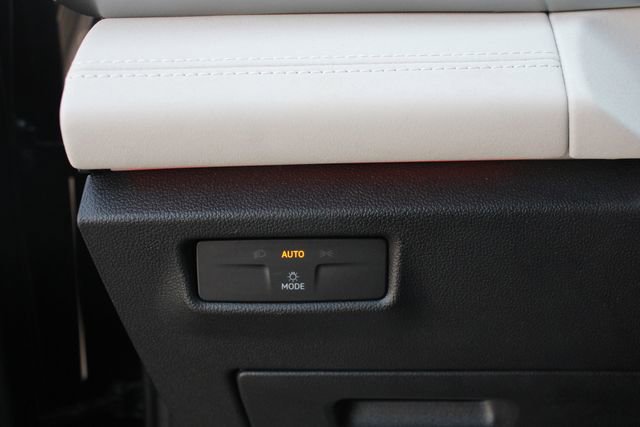 Used 2025 Volkswagen Tiguan SE FWD image 10